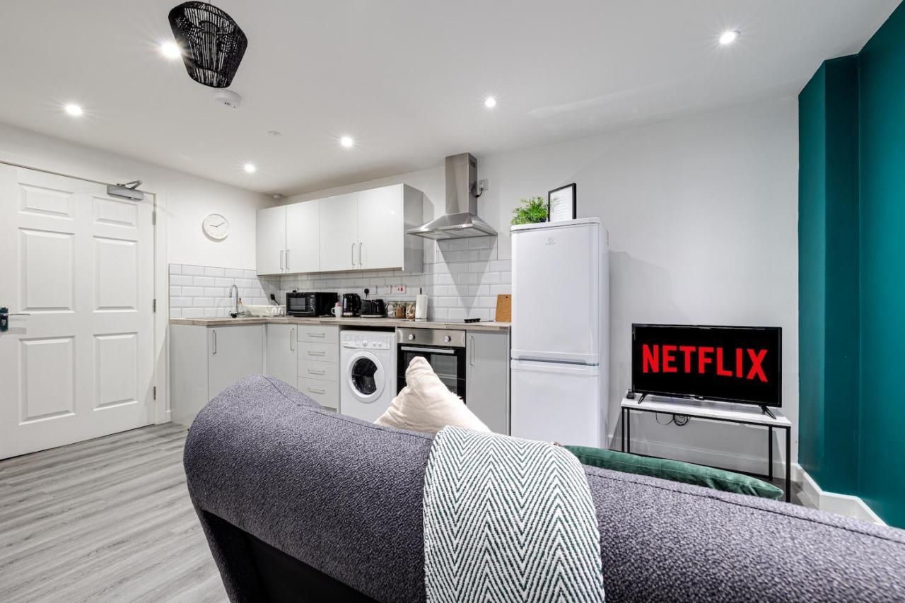 Cosy Modern Apt In Heart Of Stockport - Sleeps 4 Apartment Екстериор снимка