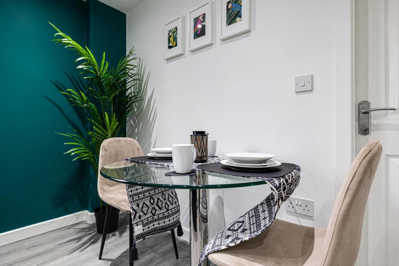 Cosy Modern Apt In Heart Of Stockport - Sleeps 4 Apartment Екстериор снимка