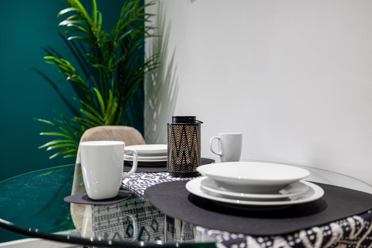 Cosy Modern Apt In Heart Of Stockport - Sleeps 4 Apartment Екстериор снимка
